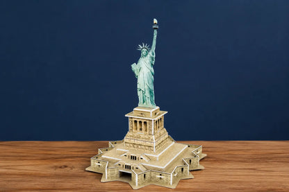 Maquette en bois - Statue de la Liberté colorée