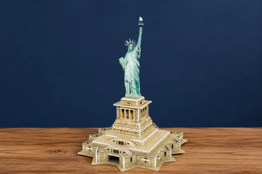 Maquette en bois - Statue de la Liberté colorée