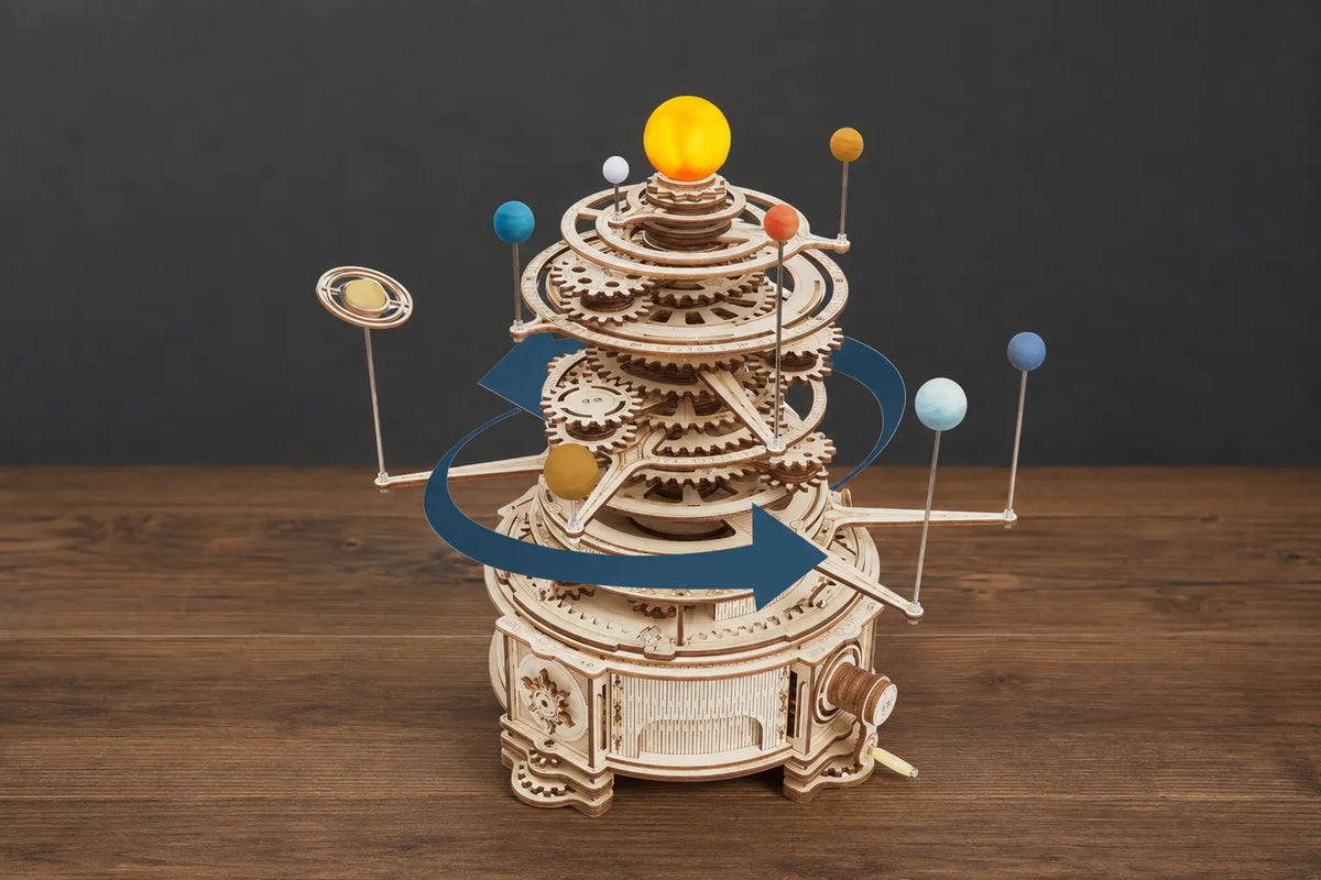 Maquette en bois - Système solaire mécanique